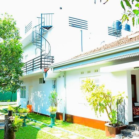 Mama Beach Villa Негомбо Екстериор снимка